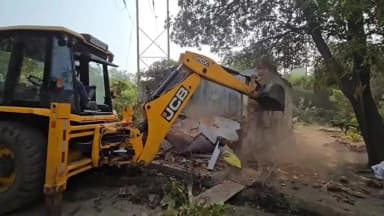 નડિયાદ: નડિયાદના પ્રગતિનગર પાસે હાઉસિંગ બોર્ડનું જેસીબી ફરી વળ્યું.