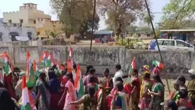 ఎల్లారెడ్డి: పట్టణంలో కాంగ్రెస్ పార్టీ ఎమ్మెల్యే ఆధ్వర్యంలో రోడ్ షో కార్యక్రమం,12 వార్డుల్లో విజయం ఖాయమని ధీమా