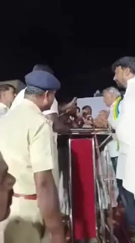 ಶಿರಹಟ್ಟಿ: ಬೆಳ್ಳಟ್ಟಿಯಲ್ಲಿ ಶಾಸಕ ಡಾ. ಚಂದ್ರು ಲಮಾಣಿ ಭಾಷಣಕ್ಕೆ ಅಡ್ಡಿಪಡಿಸಿದ್ರಾ ಕಾಂಗ್ರೆಸ್ ಕಾರ್ಯಕರ್ತರು, ಶಾಸಕರ ಆಕ್ರೋಶ