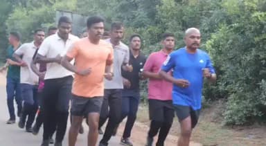 வேதாரண்யம்: வேதாரண்யம் முதல் கோடியக்கரை வரை 7 கிலோமீட்டர் தூரம் ஓட்ட பயிற்சியை ஹை ஜி பாலகிருஷ்ணன் தலைமையில் காவலர்கள் மேற்கொண்டனர்