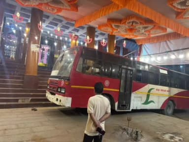 ಯಾದಗಿರಿ: ತಿಂಥಣಿ ಗ್ರಾಮದಲ್ಲಿ ನಡೆದ ಘಟನೆ
ಕುಡಿದ ಮತ್ತಿನಲ್ಲಿ ದೇವಸ್ಥಾನದ ಆವರಣದಲ್ಲಿ ಬಸ್ ನುಗ್ಗಿಸಿದ ಚಾಲಕ