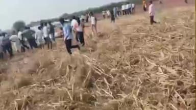 ಬಬಲೇಶ್ವರ: ತಾಲೂಕಿನ ಮಂಗಳೂರು ಗ್ರಾಮದ ಹೊರಭಾಗದಲ್ಲಿ ಕೆಳಕ್ಕೆ ಅಪ್ಪಳಿಸಿದ ಜೆಟ್ ವಿಮಾನ, ತಪ್ಪಿದಭಾರೀ ಅನಾಹುತ