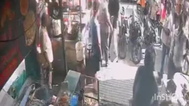 బాపట్లలోని ఒక రెస్టారెంట్లో హైదరాబాదీల వీరంగం, ఓ యువతి టాప్ విప్పేసిన వైనం, సోషల్ మీడియాలో వైరల్ అవుతున్న వీడియో