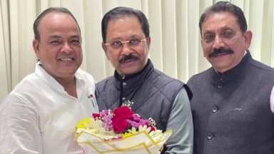 कैरो: लोहरदगा क्रिकेट टूर्नामेंट में शामिल होने के लिए धीरज साहू ने स्वास्थ्य मंत्री इरफान अंसारी को आमंत्रित किया