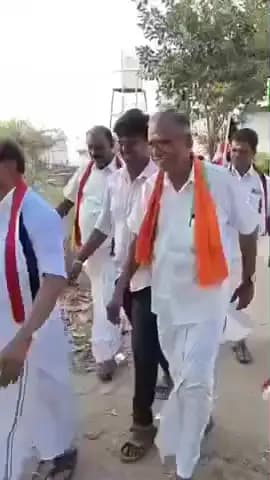 பவானி: கவுந்தப்பாடி புதூர் பகுதியில் அதிமுகவினர் தீவிர வாக்கு சேகரிப்பில் ஈடுபட்டனர் இதில் முன்னாள் அமைச்சர் கலந்து கொண்டு சிறப்பித்தார்