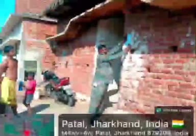 केरेडारी: केरेडारी पुलिस ने दो अभियुक्तों के घर पर इश्तेहार चिपकाए