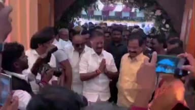 பர்கூர்: சசிகலாவும், ஓ.பி.எஸ்சும் அதிமுகவுக்கு பாதகம் ஏற்படுத்த மாட்டார்கள் என்று தினகரன் தெரிவித்த கருத்துக்கு ஓ அப்படியா என பர்கூரில் பேட்டியளித்த OPS