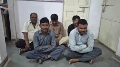 ગીર ગઢડા: પીછવી ગામે રહેણાક મકાનના પાછળ બાવડની કાંટમા જાહેરમા જુગાર રમતા 5 ઇસમોને ગીરગઢડા પોલીસે 48,270ના મુદામાલ સાથે ઝડપી લીધા