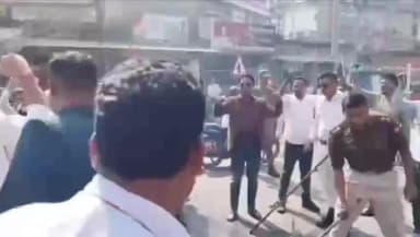 ঢেকিয়াজুলি ভাগ: তিনি দফীয়া দাবীৰে ঢেকীয়াজুলিত প্ৰধানমন্ত্ৰী আৰু মুখ্যমন্ত্ৰীৰ পুত্তলিকা দাহ আদিবাসী ছাত্ৰ সন্থাৰ