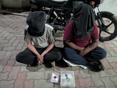 ટંકારા: ટંકારામાં મહિલાના ડોકમાંથી સોનાના ચેન ની ચીલ ઝડપ કરનાર અને વેચનાર બંને શખ્સો ઝડપાયા