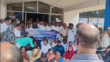 കൊല്ലം: കൊല്ലം ജലഭവനുമുന്നിൽ പി സി വിഷ്ണുനാഥ് എംഎൽഎയുടെ നേതൃത്വത്തിൽ കുത്തിയിരുന്ന് പ്രതിഷേധിച്ചു