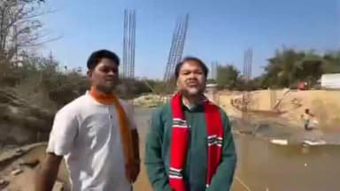 নাওবৈচা: নাওবৈচাৰ পাভত ৰাইজে নিৰ্মাণ কৰা দলঙৰ নিৰ্মাণ কাৰ্য্য পৰিদৰ্শন কৰে বিধায়ক অখিল গগৈয়ে