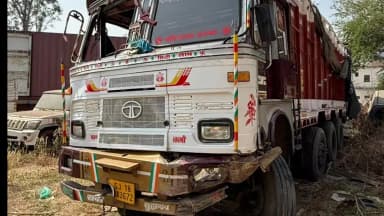 કપરાડા: પોલીસે કુંભઘાટ નેશનલ હાઈવે 848 પર પલટી મારેલા ટ્રકમાંથી 35,63,520નો દારૂ કબજે કર્યો,ચાલક વોન્ટેડ