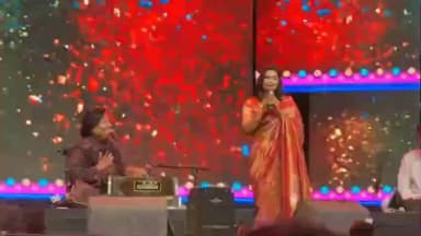 બોડેલી: જિલ્લા કલેકટર ફરી એક વખત અલગ અંદાજમાં જોવાયા, નગરમાં યોજાયેલ સાંસ્કૃતિક કાર્યક્રમમાં કલેકટરે ઉસ્માન મીર સાથે ગીત ગાયું.