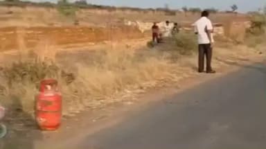 బద్వేల్: జమ్మలమడుగు : అంబవరం క్రాస్ రోడ్డు వద్ద టూరిస్ట్ బస్సుకు యాక్సిడెంట్