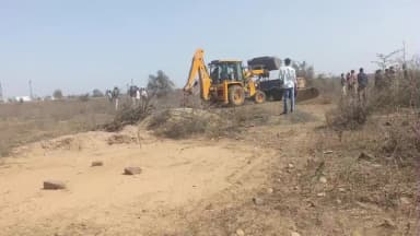 विजयरैकवार तेंदूघाटबंधा
में मेरा घरबनाथाजिसेजंगलवालेतोड़रहेहैऔर 10ट्राली gittiretta उठा ले गए जब की 24घर जंगल मेंबसे है