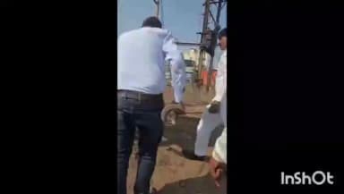 चाकूर: तक्रारीची दखल: चाकूरमध्ये राष्ट्रीय महामार्गावरील मधोमध असलेले इलेक्ट्रिकल पोल हटविण्याचे प्रशासनाचे आश्वासन