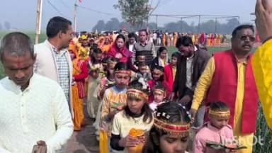 फरेंदा: सेखुई में नवनिर्मित शिव मंदिर की स्थापना के लिए निकाली गई भव्य कलश यात्रा