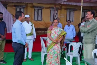 హుస్నాబాద్: హుస్నాబాద్ పట్టణంలోని ఎన్నికల డిస్ట్రిబ్యూషన్ సెంటర్ ఏర్పాట్లను పరిశీలించిన జిల్లా కలెక్టర్ హైమావతి