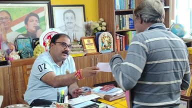 আমতা ১: তাজপুরে জনসংযোগ কার্যালয়ে নাগরিকদের সঙ্গে সাক্ষাৎ আমতা বিধায়ক সুকান্ত পালের