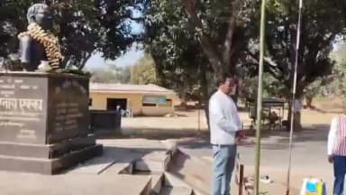 पाकरटांड: देव नदी मोड़ के पास तेलंगा खड़िया जयंती पर अखिल भारतीय खड़िया समाज ने दी श्रद्धांजलि