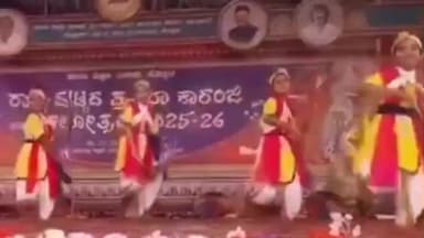 ಕಾರಟಗಿ: ಪಟ್ಟಣದಲ್ಲಿ ರಾಜ್ಯಮಟ್ಟದ ಪ್ರತಿಭಾಕಾರಂಜಿ ಹಾಗೂ ಕಲೋತ್ಸವ ಕಾರ್ಯಕ್ರಮದಲ್ಲಿ ಗಮನ ಸೇಳೆದ ಮಕ್ಕಳ ನೃತ್ಯ