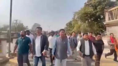 জিরানিয়া: খুমুলুঙে বিজেপির প্রচার সজ্জা নষ্ট করার প্রতিবাদে বিক্ষোভ মিছিল ও মামলা দায়ের