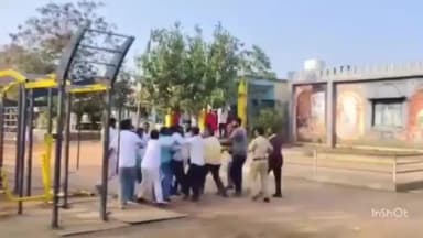 चाकूर: मतदान केंद्राजवळ गोंधळ, पोलिसांच्या हस्तक्षेपाने अनर्थ टळला