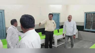 రాయికల్: డిస్ట్రిబ్యూషన్ మరియు రిసెప్షన్ కేంద్రాన్ని సందర్శించిన ఎన్నికల ప్రత్యేక అధికారి మరియు జిల్లా పరిషత్ సిఈవో గౌతమ్ రెడ్డి