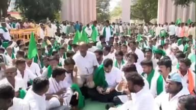 ನಿಡಗುಂದಿ: ವಿವಿಧ ಬೇಡಿಕೆ ಇಡೇರಿಕೆಗೆ ಒತ್ತಾಯಿಸಿ ಆಲಮಟ್ಟಿ ಜಲಾಶಯದ ಮುಂಭಾಗ ರೈತರ ಪ್ರತಿಭಟನೆ