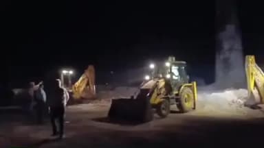 ତିର୍ତ୍ତୋଲ: ତିର୍ତୋଲ ମହାନଦୀ ପଠା ଉପରେ ଗଢି ଉଠିଥିବା ବେଆଇନି ଚିମିନି ଇଟା ଭାଟି କୁ ମାଟିରେ ମିଶାଇଲା ଜିଲ୍ଲା ପ୍ରଶାସନ