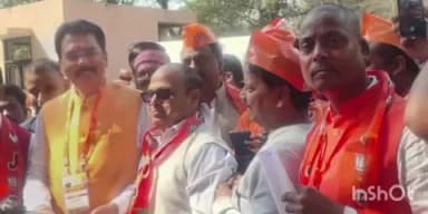 दनियावां: प्रधानमंत्री के 'मन की बात' कार्यक्रम को सफल बनाने वाले कार्यकर्ताओं को राष्ट्रीय अध्यक्ष ने किया सम्मानित