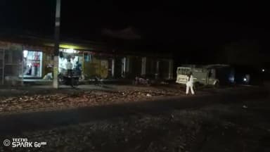 आलमसर दिनगढ जाने वाली गेर आबादी मुमकीन दूकाने है ये विडियो देहान से देखना जल्द से हमारी कार्रवाई करे तीन नोटिस आ चुके है