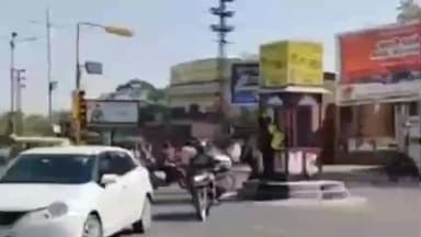 जोधपुर: जोधपुर में VVIP विजिट के दौरान डिलीवरी बॉय बना ट्रैफिक हीरो, आधे घंटे तक संभाला जाम