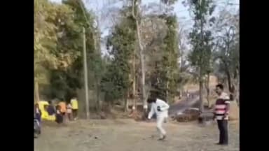 કપરાડા: ઘાડવી ગામે વિકાસ બાબતે સવાલ પૂછનાર જાગૃત નાગરિક પર પૂર્વ તાલુકા ભાજપ પ્રમુખે પથ્થરથી હુમલો કર્યો વિડીયો વાયરલ