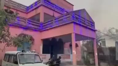 देसरी: 53वें स्थापना दिवस पर देसरी का अंचल कार्यालय नीली रोशनी से सजा, कई सरकारी भवन फीके रहे