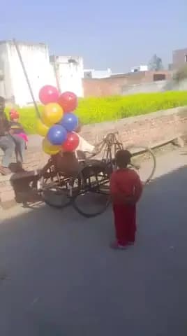 @UPPolice इस घटना पर संज्ञान लेते हुए कार्यवाही करे।