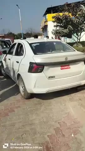 bidhuna क़स्बा भरथना रोड CNG पंप पर बेकाबू कार सरकारी नल को तोड़ते हुए आगे खड़ी ERTIGA मे घुसी