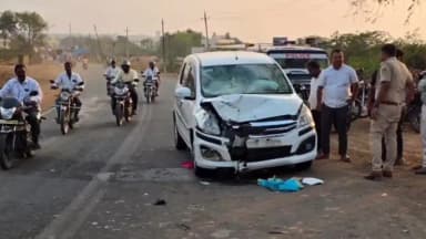 ಅಥಣಿ: ಪಟ್ಟಣದಲ್ಲಿ ಬೈಕ್ ಹಾಗೂ ಕಾರು ವಾಹನದ ನಡುವೆ ಭೀಕರ ಅಪಘಾತ, ಓರ್ವ ಮಹಿಳೆ ಸ್ಥಳದಲ್ಲೇ ಸಾವು