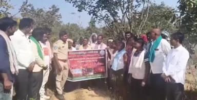 సదాశివనగర్: అటవీ సంపద, వన్యప్రాణుల రక్షణపై అడవి ప్రాంతంలో సదాశివనగర్ ప్రజలకు అవగాహన కల్పించిన అటవీ శాఖ అధికారులు