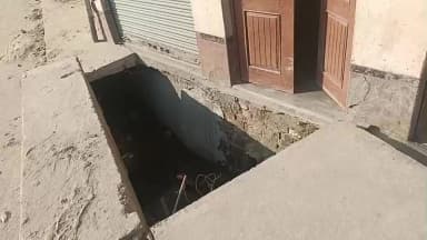 ये चंदौली से सा8दूर का रोड बन रहा है जैसा कि मेरे घर के पास पुल है तो ये लोग इसे खुला ही किए है यहां पर बहुत खतरा है