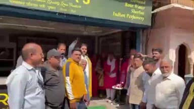 पुष्कर: किसान नेता और पूर्व केंद्रीय मंत्री स्वर्गीय राजेश पायलट की जयंती पर पुष्कर में ब्लॉक कांग्रेस कमेटी ने दी पुष्पांजलि