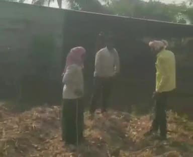 ಮುಧೋಳ: ಶಿರೋಳ ಗ್ರಾಮದಲ್ಲಿ ಹೊಲಕ್ಕೆ ಹೋಗುವ ರಸ್ತೆಯ ಜಾಗೆಯ ವಿಚಾರವಾಗಿ ದಾಯಾದಿಗಳ ನಡುವೆ ಜಗಳ,ವೀಡಿಯೋ ವೈರಲ್