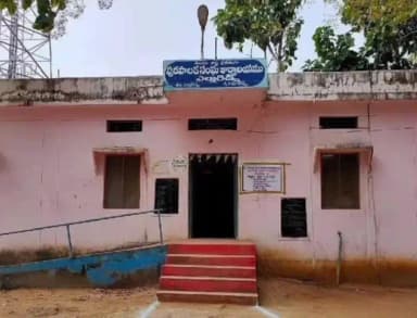 ఎల్లారెడ్డి: ఓటు వేయడానికి వెళ్లే ప్రతిఓటరు, ఓటర్ కార్డ్, ఆధార్ కార్డు వంటి కార్డులను పోలింకేంద్రాలకు తీసుకెళ్లాలి, ఎన్నికల అధికారులు