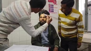 पुरानी रंजिश के चलते एक युवक पर धारधार हथियार से किया हमला पुलिस ने मेडिकल परीक्षण भेजा , मोहनपुर बलरामपुर गांव की घटना