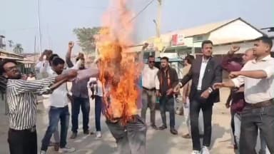 মাটিয়া: নৱাগত শিমলীতোলাত আমছুৰ গোৱালপাৰা জিলা সমিতিয়ে মুখ্যমন্ত্ৰী হিমন্ত বিশ্ব শৰ্মাৰ প্ৰতিমূৰ্তি দাহ কৰে