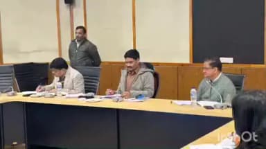 रानीखेत: विकास भवन सभागार में सीडीओ की अध्यक्षता में आयोजित डीएलआरसी की बैठक संपन्न, पारदर्शी ढंग से ऋण वितरण के दिए गए निर्देश