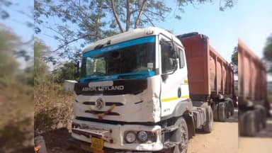 ଭଟଲି: ଗୋପାଳପୁର ଛକ ନିକଟରେ ଛିଡା ହୋଇଥିବା ଏକ ଛୋଟା ହାତୀ ଗାଡିକୁ ଧକ୍କା ଦେଲା ଟ୍ରଳର ଗାଡି, 3 ଜଣ ଗୁରୁତର