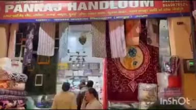 धौलाना: गांधी बाजार में स्थित हैंडलूम की दुकान पर जीएसटी विभाग की टीम ने की छापेमारी, बड़ी टैक्स चोरी की आशंका