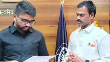 గుంటూరు: అనధికార హోర్డింగ్స్ పై చర్యలు తీసుకోవాలని గుంటూరు కమిషనర్ ను కలిసి వినతి పత్రం అందజేసిన జనసేన అధికార ప్రతినిధి హరి